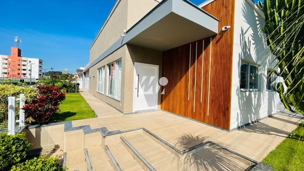 Casa em Pedra Branca, Palhoça. 4 quartos, 253m². Imagem 2 de 21